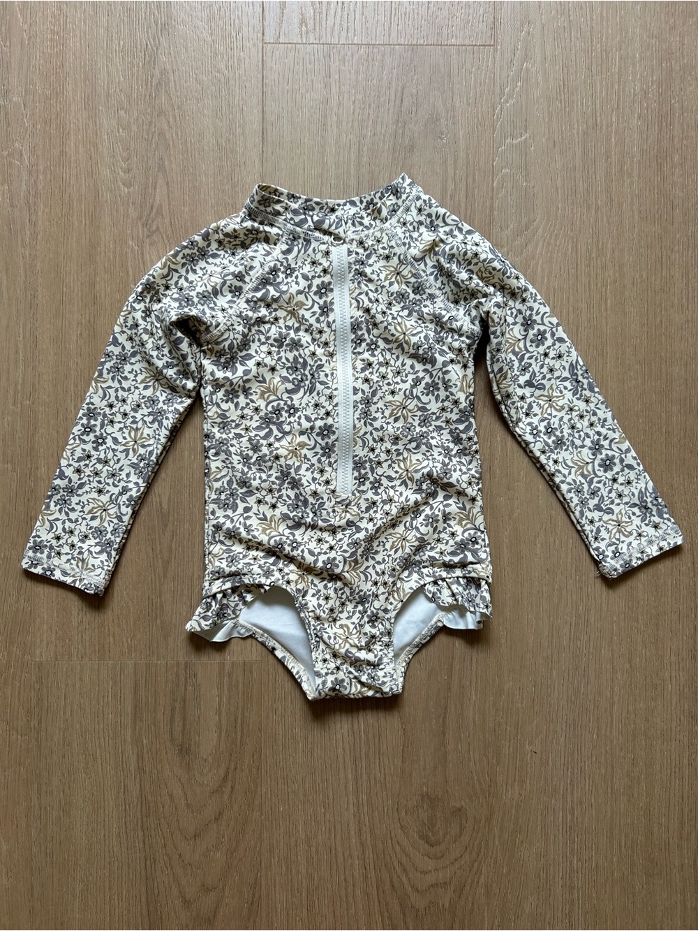 Rylee + Cru Long Sleeve Floral Rash Guard Swimsuit - Cream & Gray